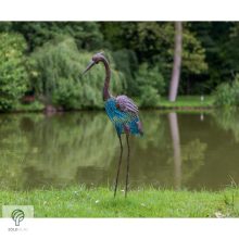 HERON, magyarul kócsag figura, díszkertben, kerti ttó mellett