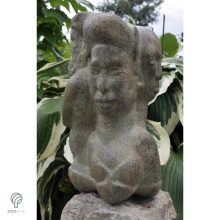 Kvarkok hármasának szobra