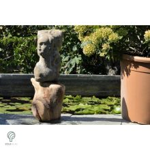 Kvarkok hármasának szobra