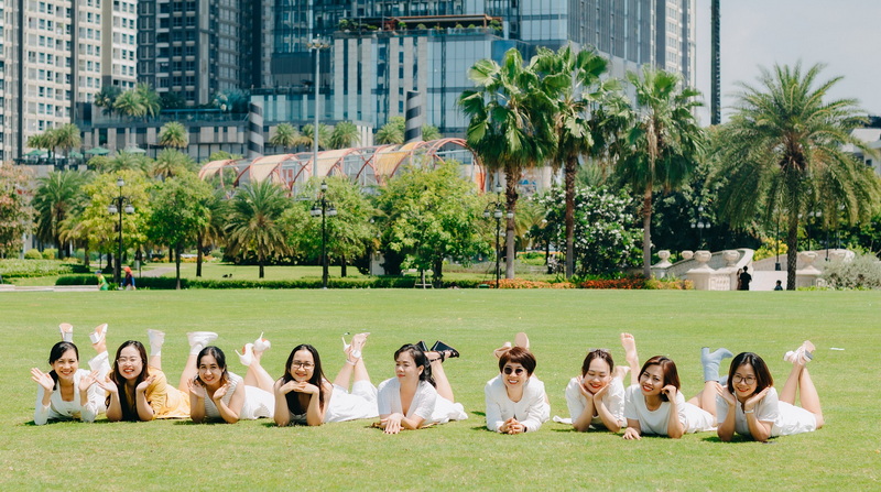 landscape-with-girls
